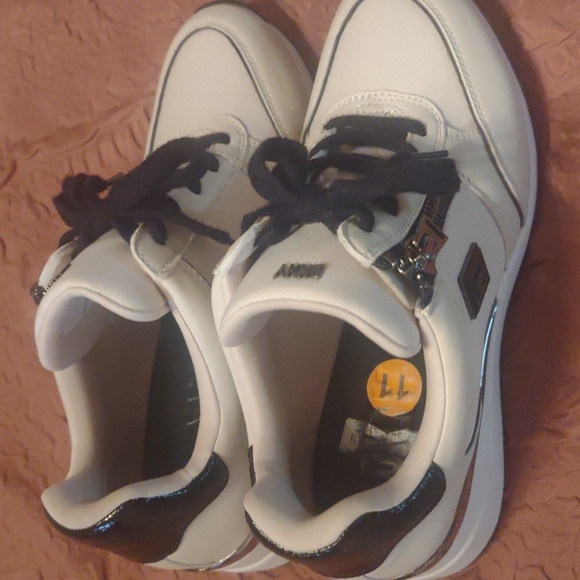 DKNY fashion sneakers - Picture 3 of 6